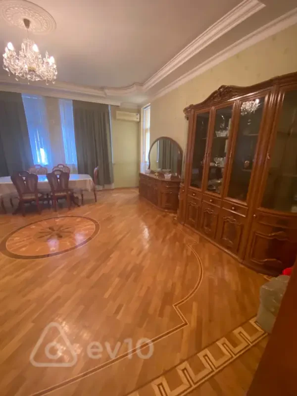 Kirayə verilir 2 otaqlı yeni tikili 110 m²