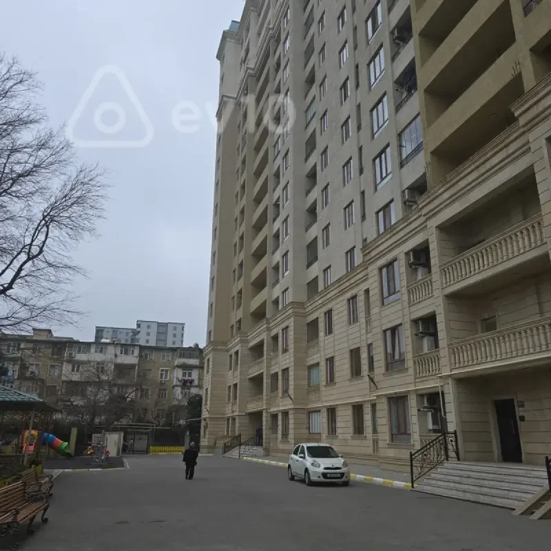 Kirayə verilir 2 otaqlı yeni tikili 75 m²