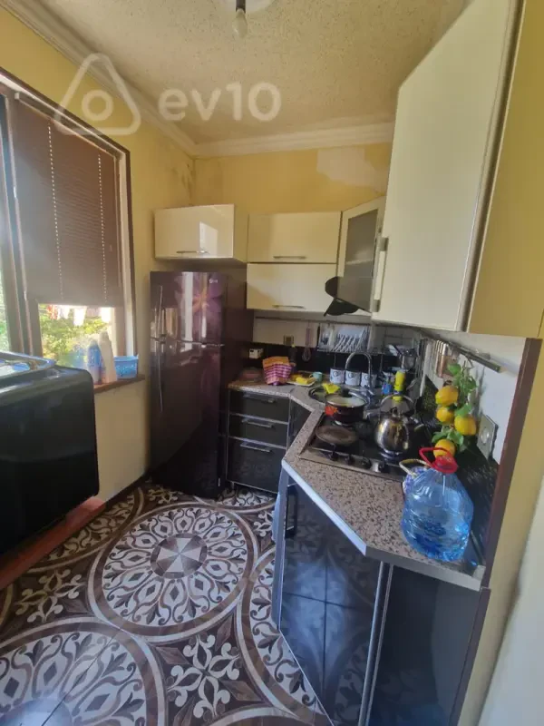 Satılır 2 otaqlı köhnə tikili 55 m²