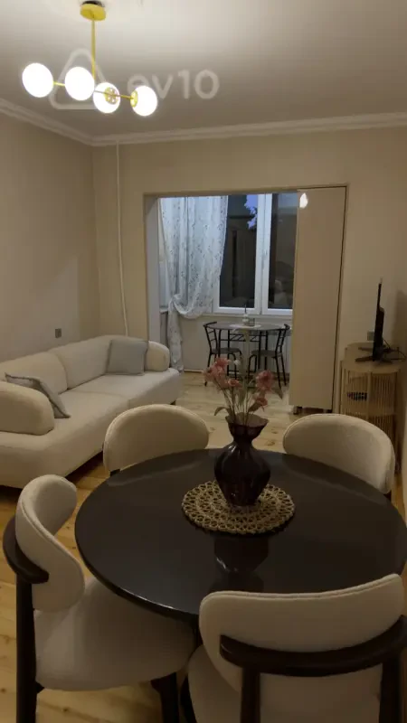 Kirayə verilir 2 otaqlı köhnə tikili 40 m²