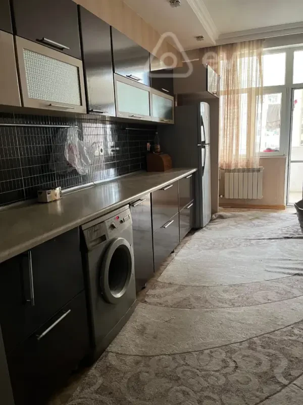 Kirayə verilir 3 otaqlı yeni tikili 100 m²