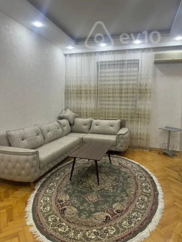 Kirayə verilir 2 otaqlı köhnə tikili 65 m²