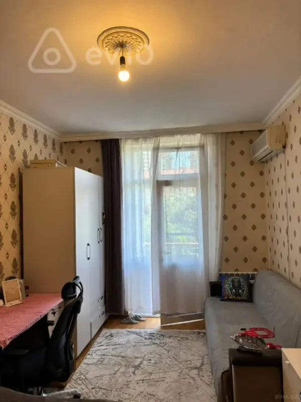 Satılır 1 otaqlı köhnə tikili 35 m²