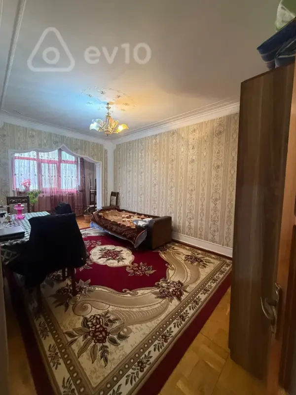 Satılır 2 otaqlı köhnə tikili 65 m²