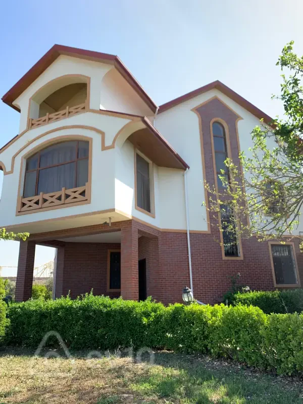 Satılır 8 otaqlı həyət evi 360 m²