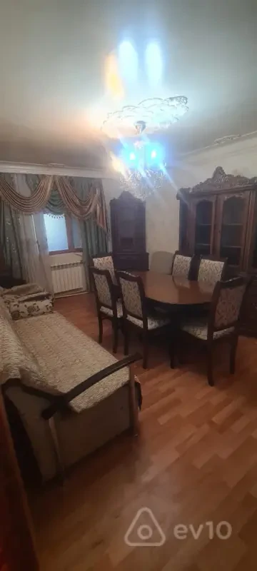 Kirayə verilir 2 otaqlı köhnə tikili 65 m²