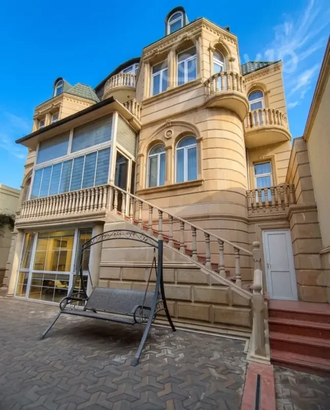 Satılır 6 otaqlı həyət evi 600 m²