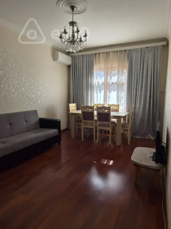 Kirayə verilir 2 otaqlı köhnə tikili 55 m²