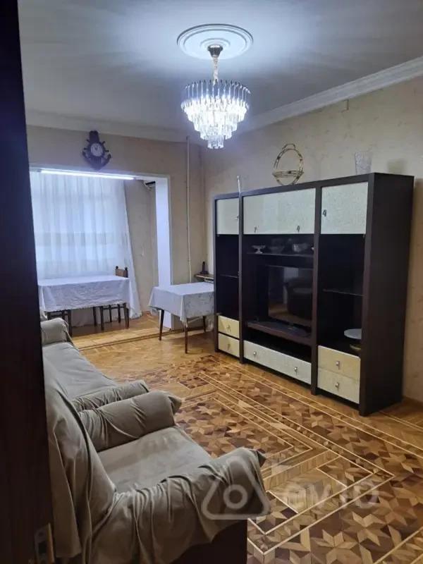 Kirayə verilir 4 otaqlı köhnə tikili 110 m²