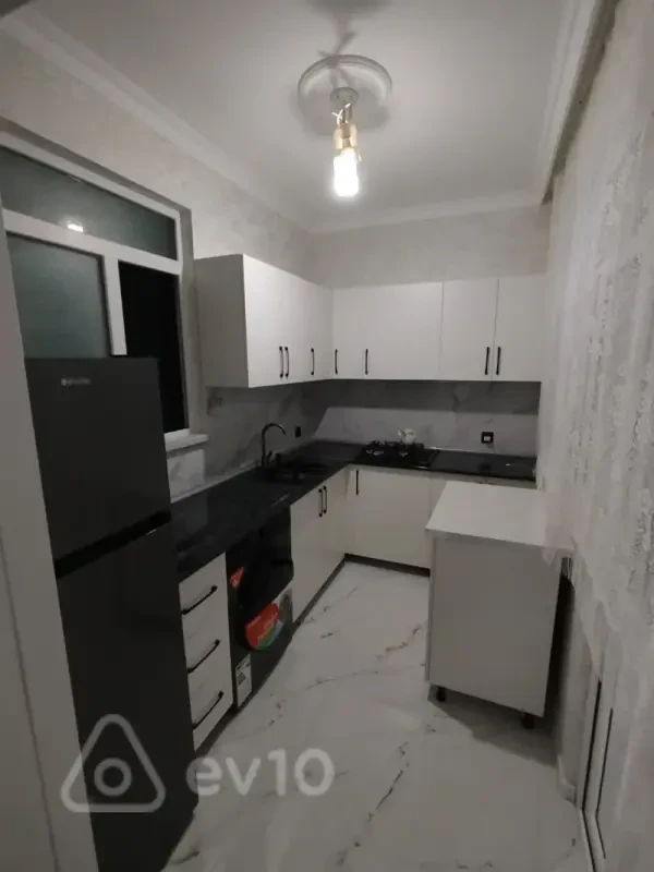 Kirayə verilir 3 otaqlı yeni tikili 61 m²