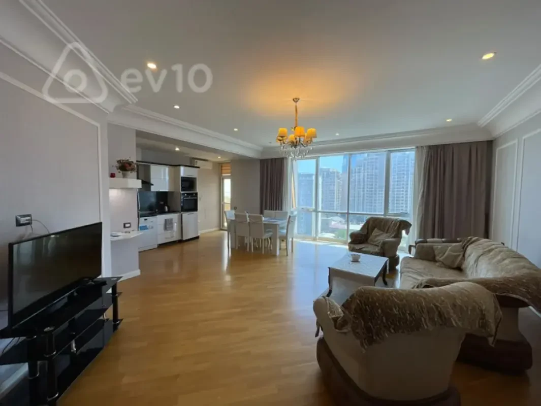 Kirayə verilir 3 otaqlı yeni tikili 145 m²
