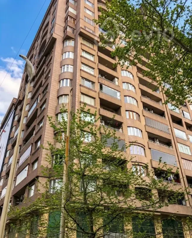 Satılır 5 otaqlı yeni tikili 300 m²