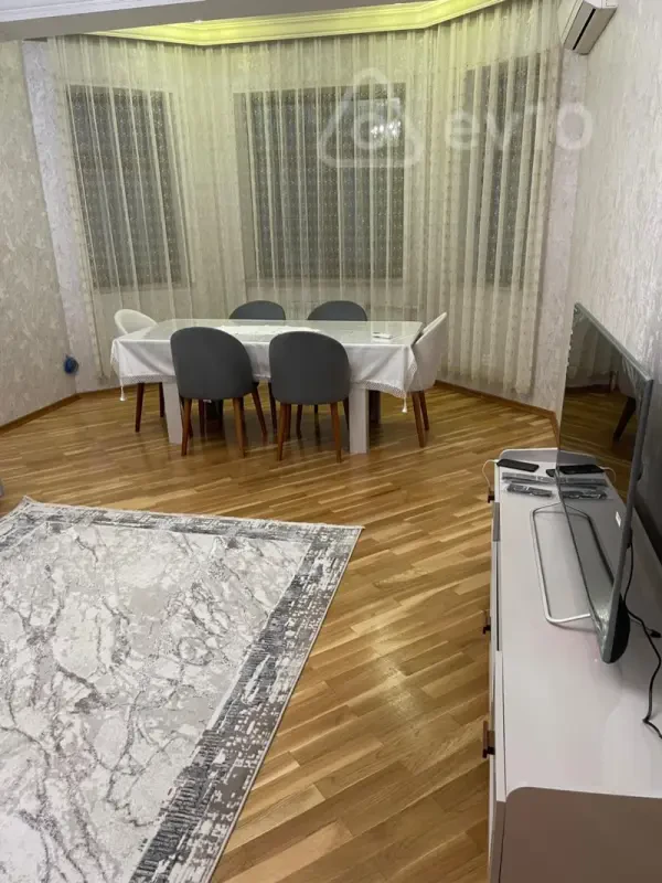 Kirayə verilir 3 otaqlı yeni tikili 100 m²