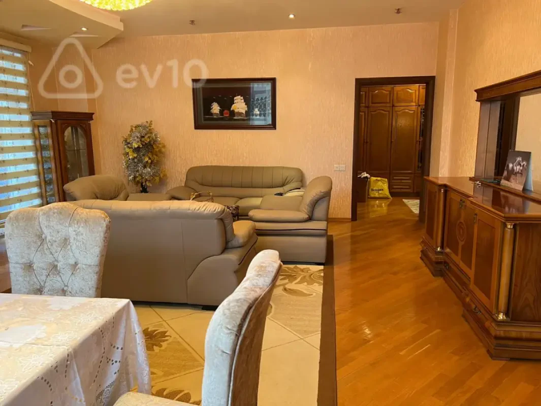 Kirayə verilir 3 otaqlı yeni tikili 135 m²