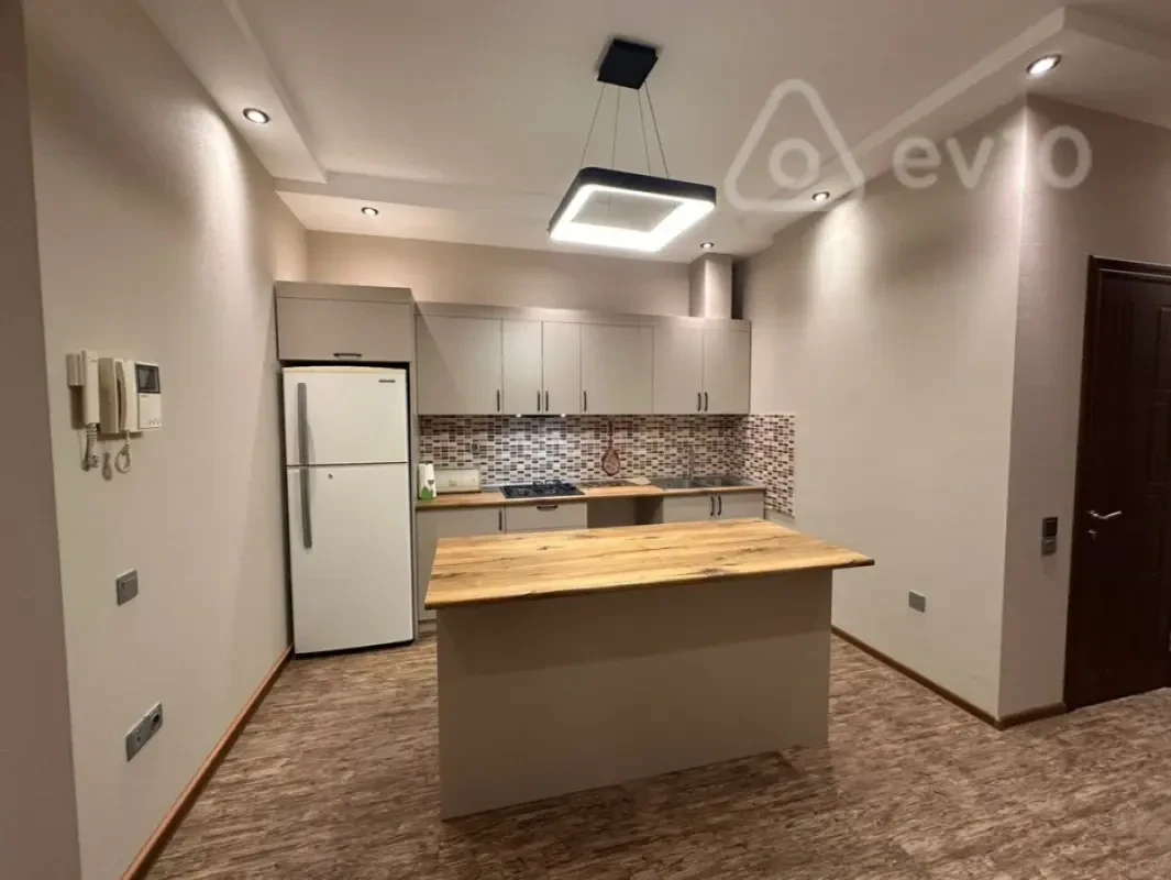 Kirayə verilir 3 otaqlı yeni tikili 100 m²