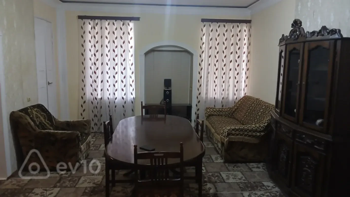 Kirayə verilir 3 otaqlı köhnə tikili 80 m²