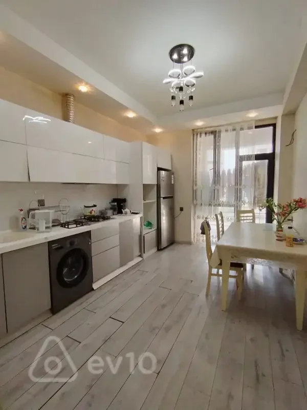 Kirayə verilir 3 otaqlı yeni tikili 100 m²