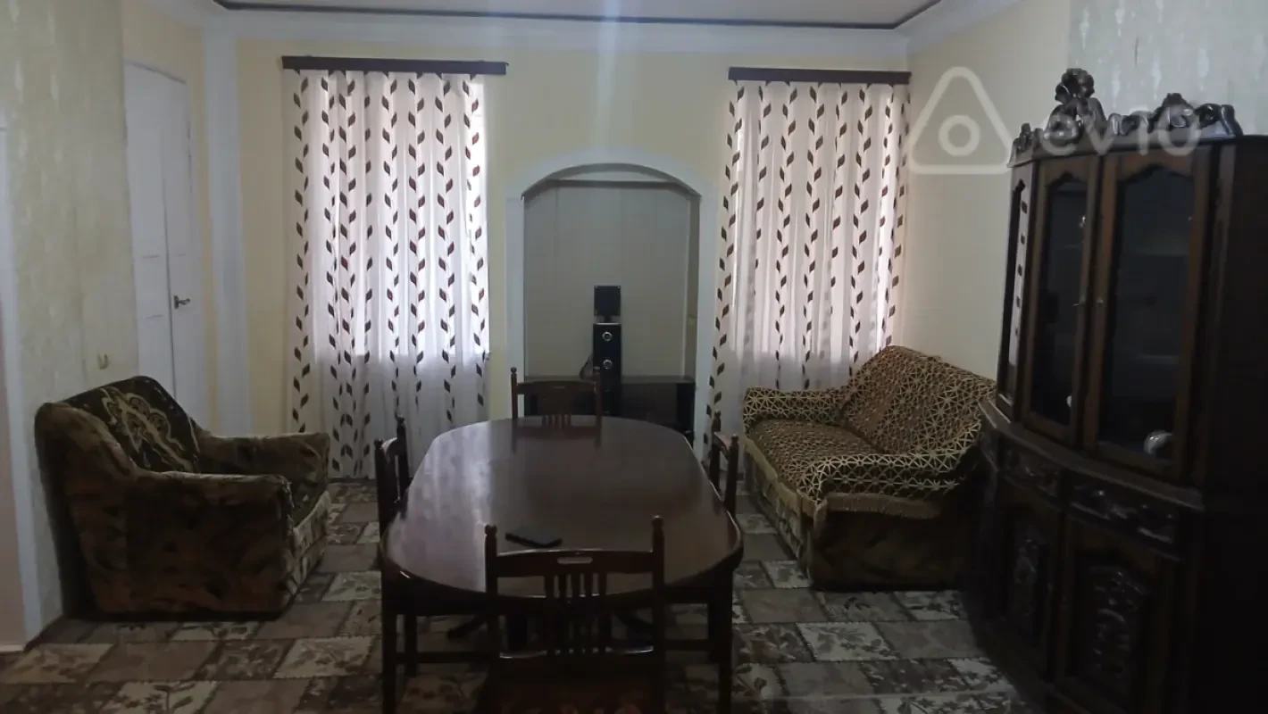 Kirayə verilir 3 otaqlı köhnə tikili 80 m²