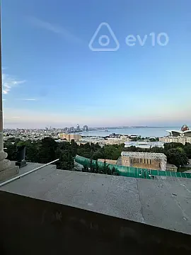 Kirayə verilir 3 otaqlı köhnə tikili 130 m² — Bakı, Səbail 3 otaq 130.00 m²