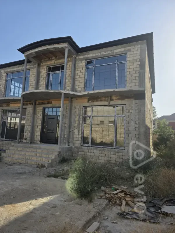 Satılır 6 otaqlı həyət evi 380 m²