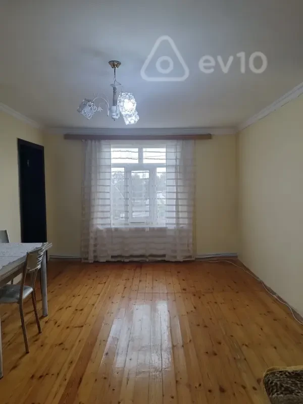 Satılır 3 otaqlı köhnə tikili 90 m²