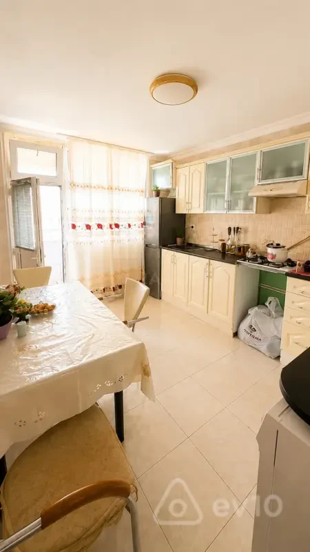 Kirayə verilir 2 otaqlı köhnə tikili 70 m²