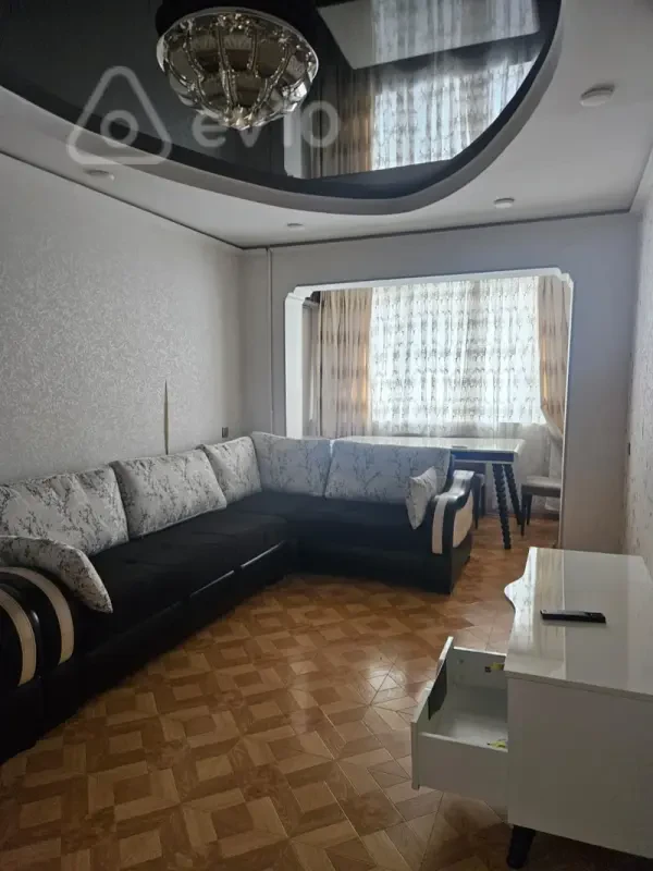 Kirayə verilir 4 otaqlı köhnə tikili 100 m²
