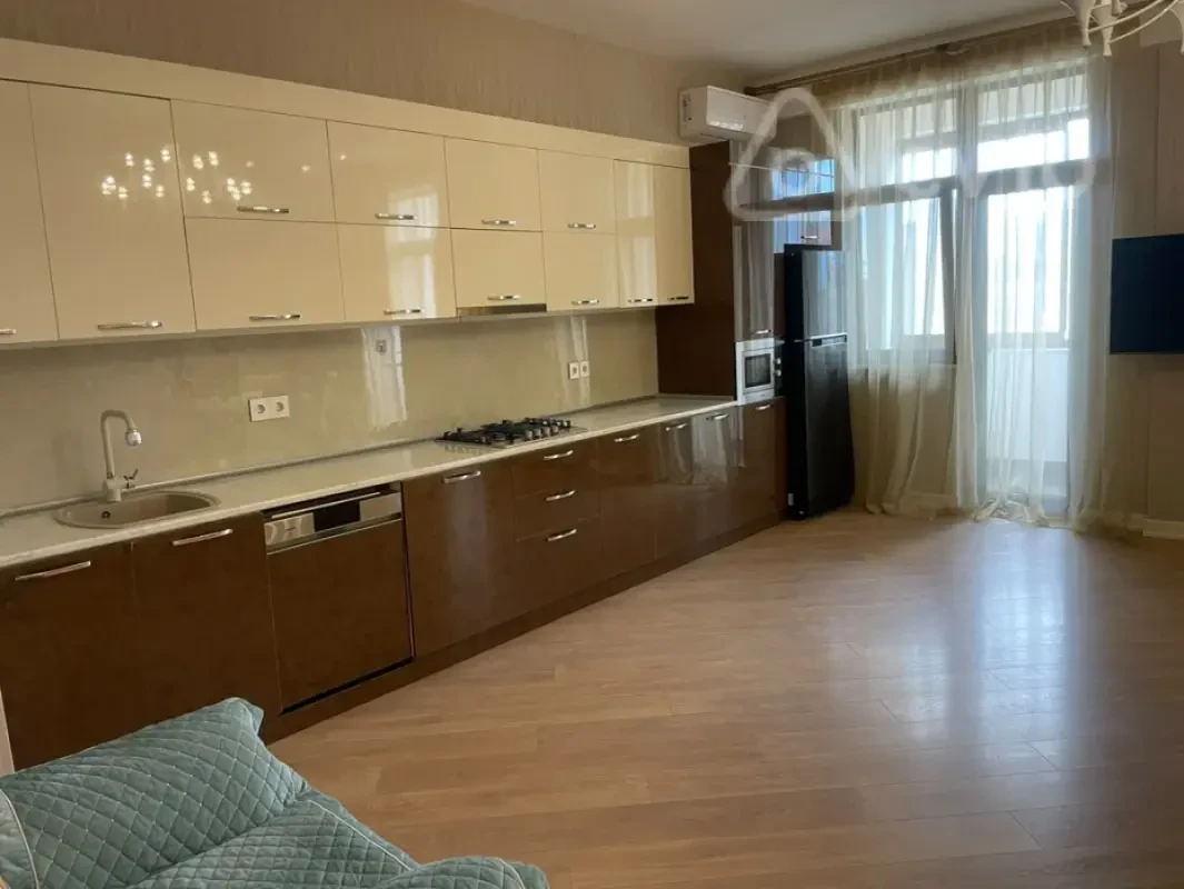 Kirayə verilir 3 otaqlı yeni tikili 140 m²