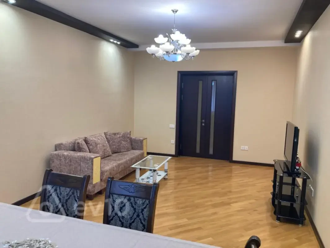 Kirayə verilir 3 otaqlı yeni tikili 145 m²