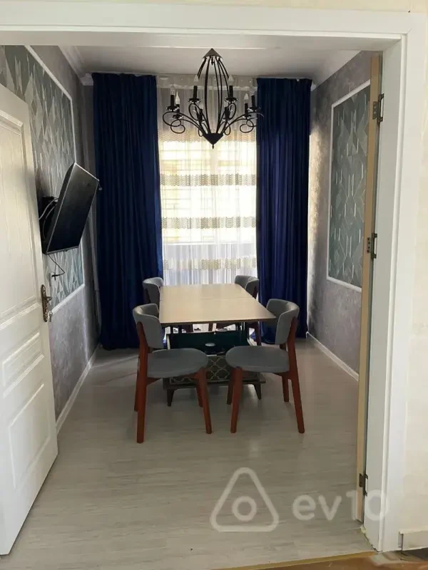Kirayə verilir 3 otaqlı köhnə tikili 85 m²
