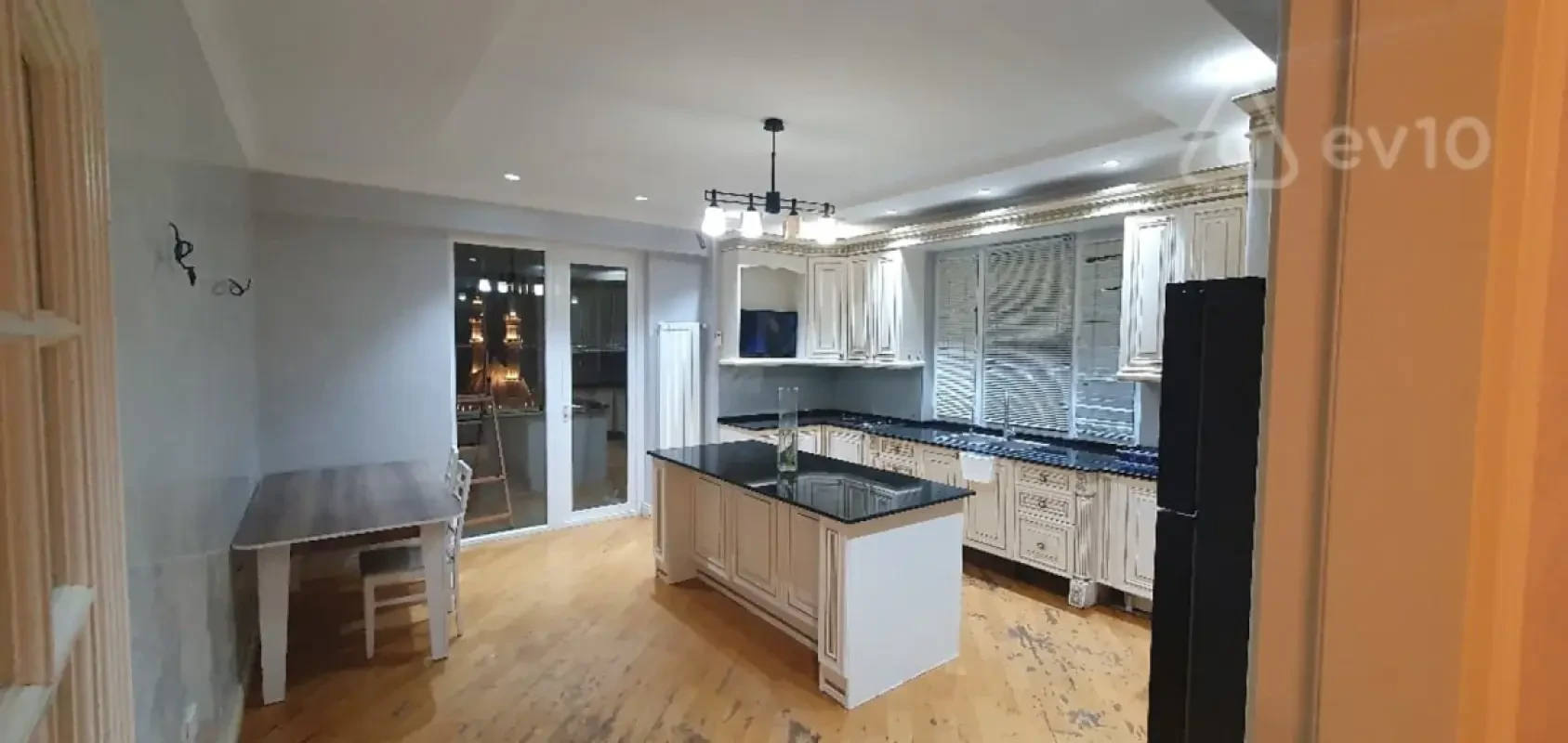 Kirayə verilir 4 otaqlı yeni tikili 165 m²