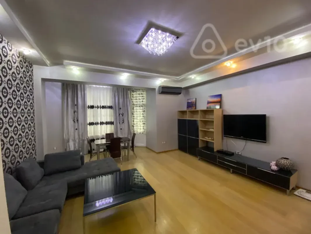 Kirayə verilir 3 otaqlı yeni tikili 150 m²