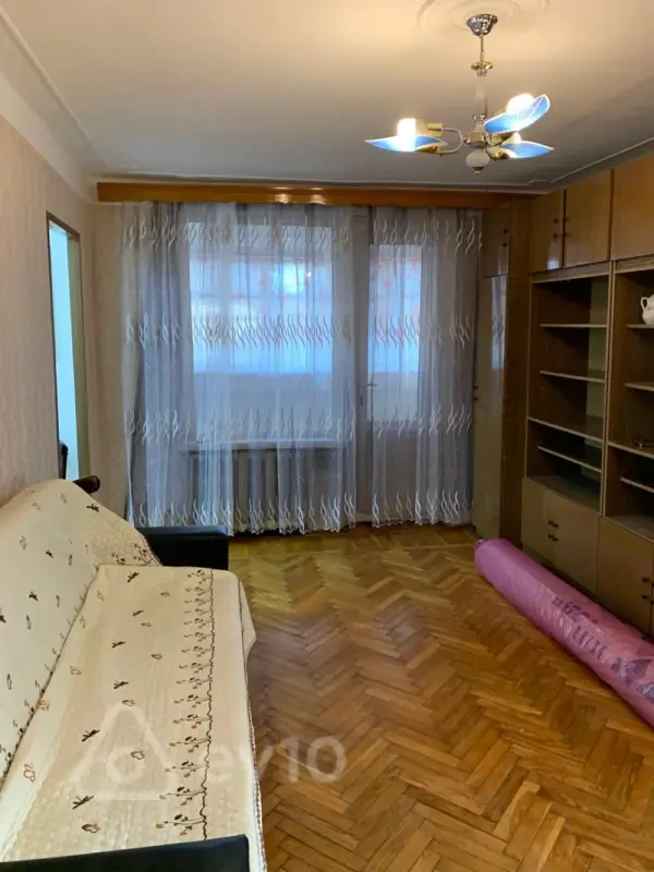 Kirayə verilir 2 otaqlı köhnə tikili 50 m²
