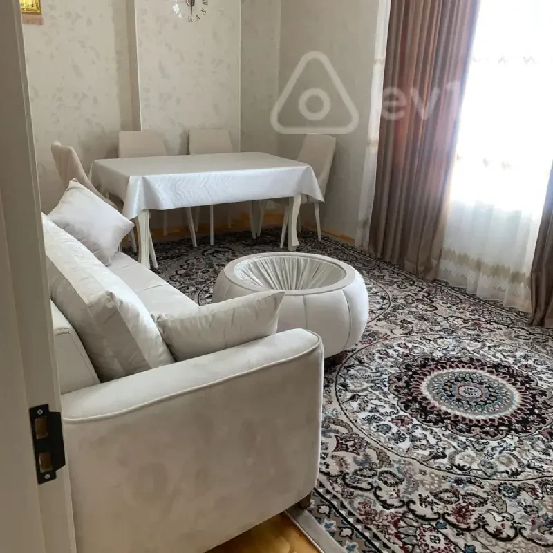 Kirayə verilir 2 otaqlı yeni tikili 80 m²