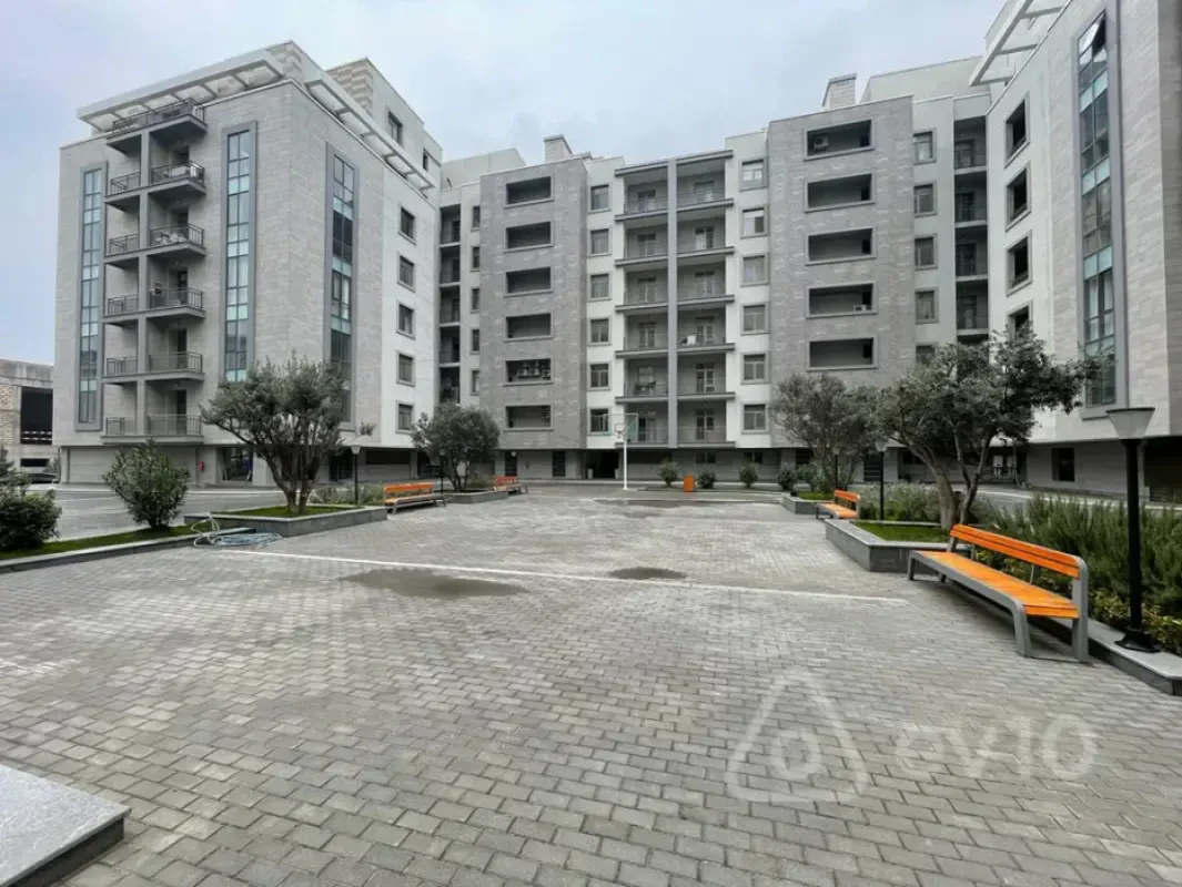 Satılır 4 otaqlı yeni tikili 225 m²