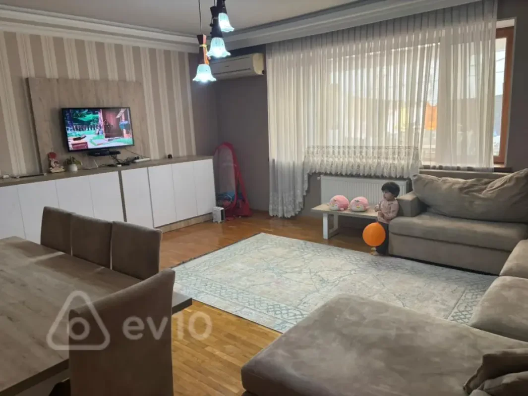 Kirayə verilir 5 otaqlı köhnə tikili 150 m²