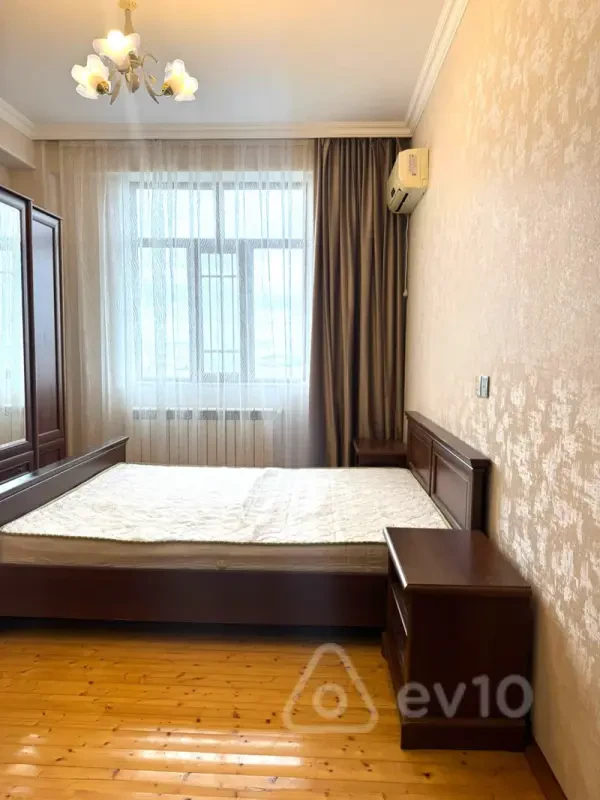 Kirayə verilir 2 otaqlı yeni tikili 80 m²