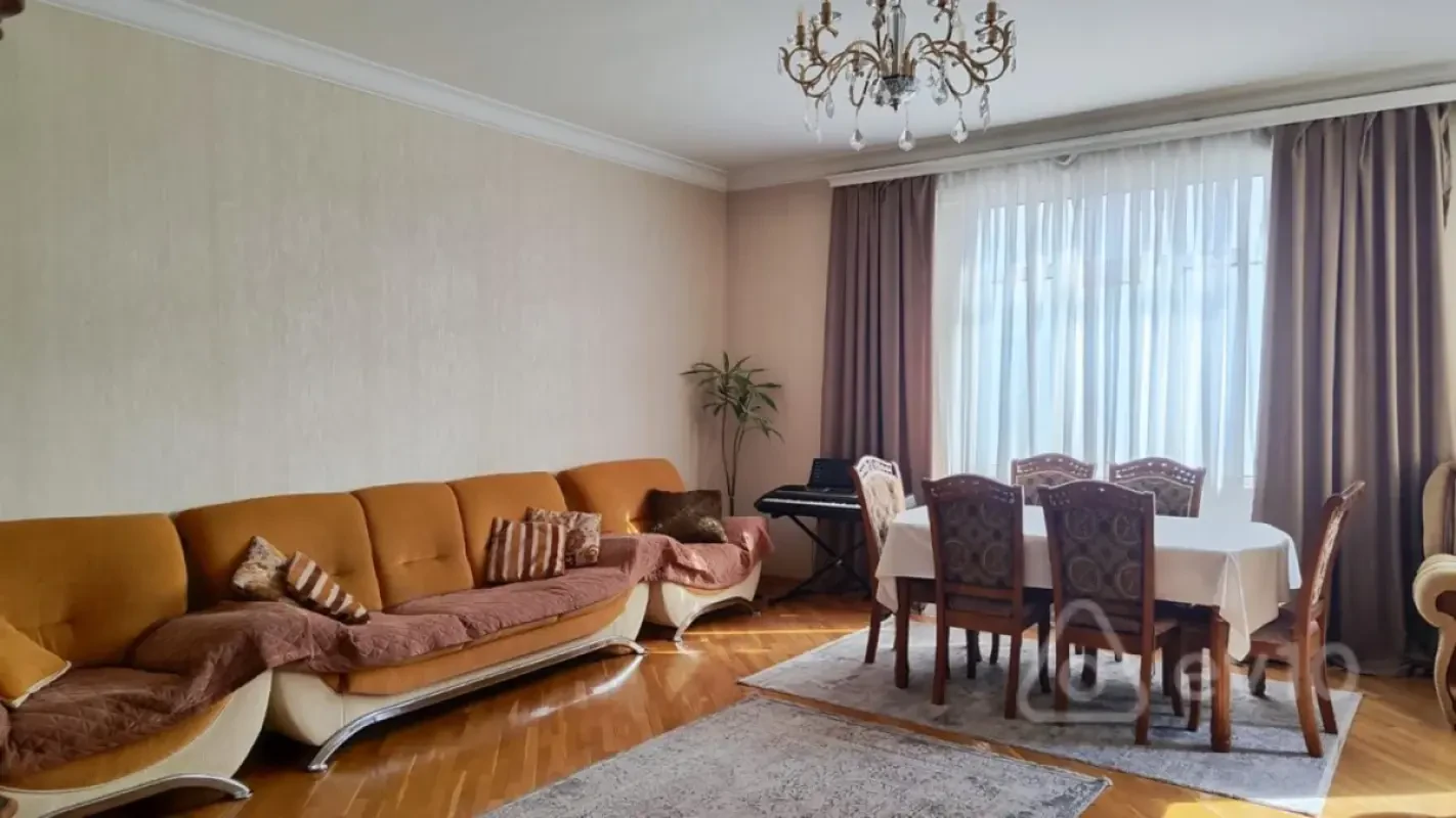 Kirayə verilir 3 otaqlı yeni tikili 130 m²