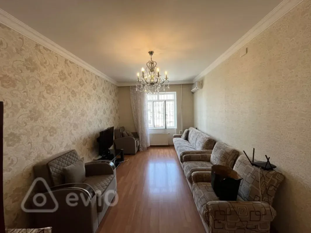 Kirayə verilir 2 otaqlı köhnə tikili 60 m²