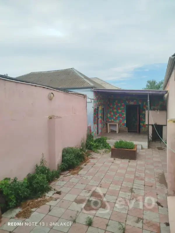 Satılır 3 otaqlı həyət evi 1500 m²