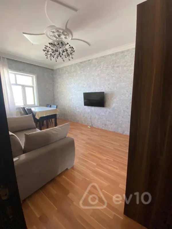 Satılır 2 otaqlı köhnə tikili 44 m²