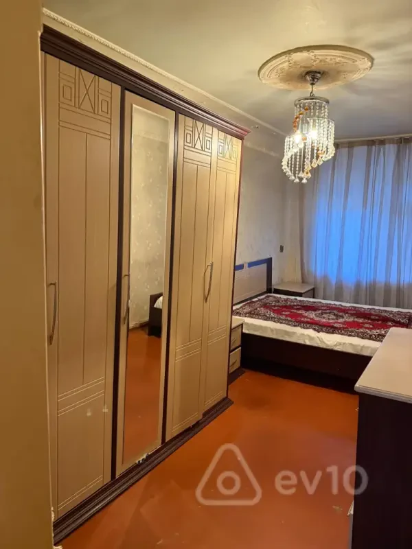 Kirayə verilir 3 otaqlı köhnə tikili 70 m²