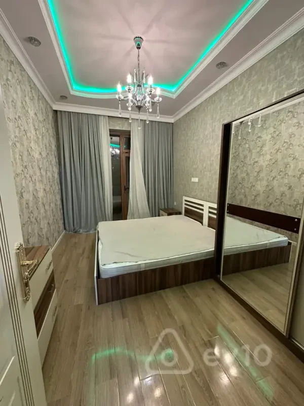 Kirayə verilir 3 otaqlı köhnə tikili 90 m²