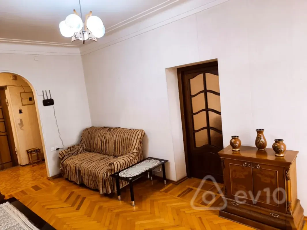 Kirayə verilir 2 otaqlı köhnə tikili 70 m²