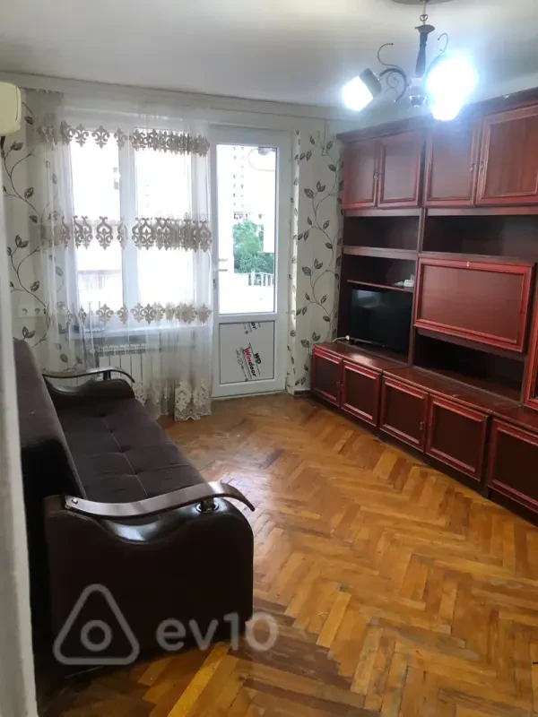 Kirayə verilir 2 otaqlı köhnə tikili 55 m²