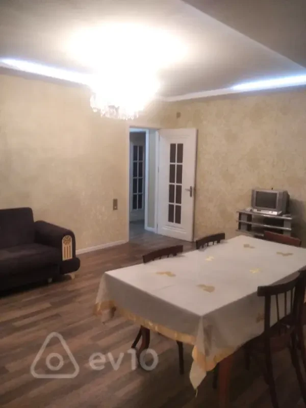 Kirayə verilir 3 otaqlı köhnə tikili 75 m²