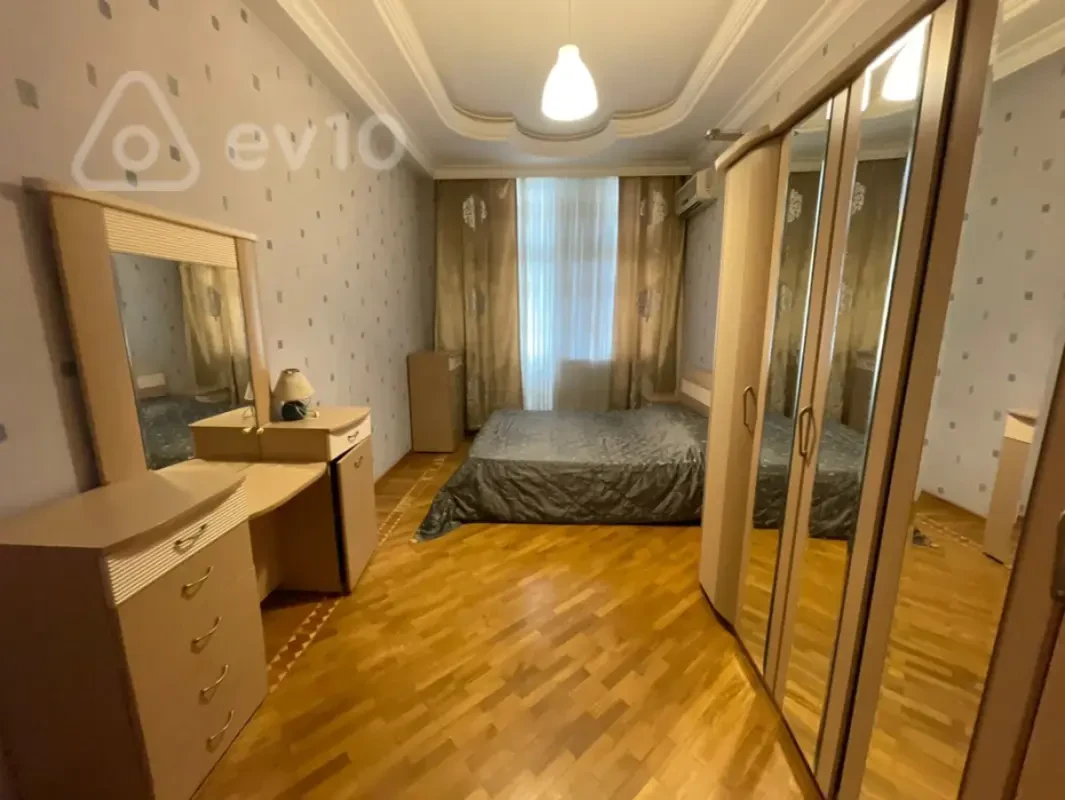Kirayə verilir 2 otaqlı yeni tikili 110 m²