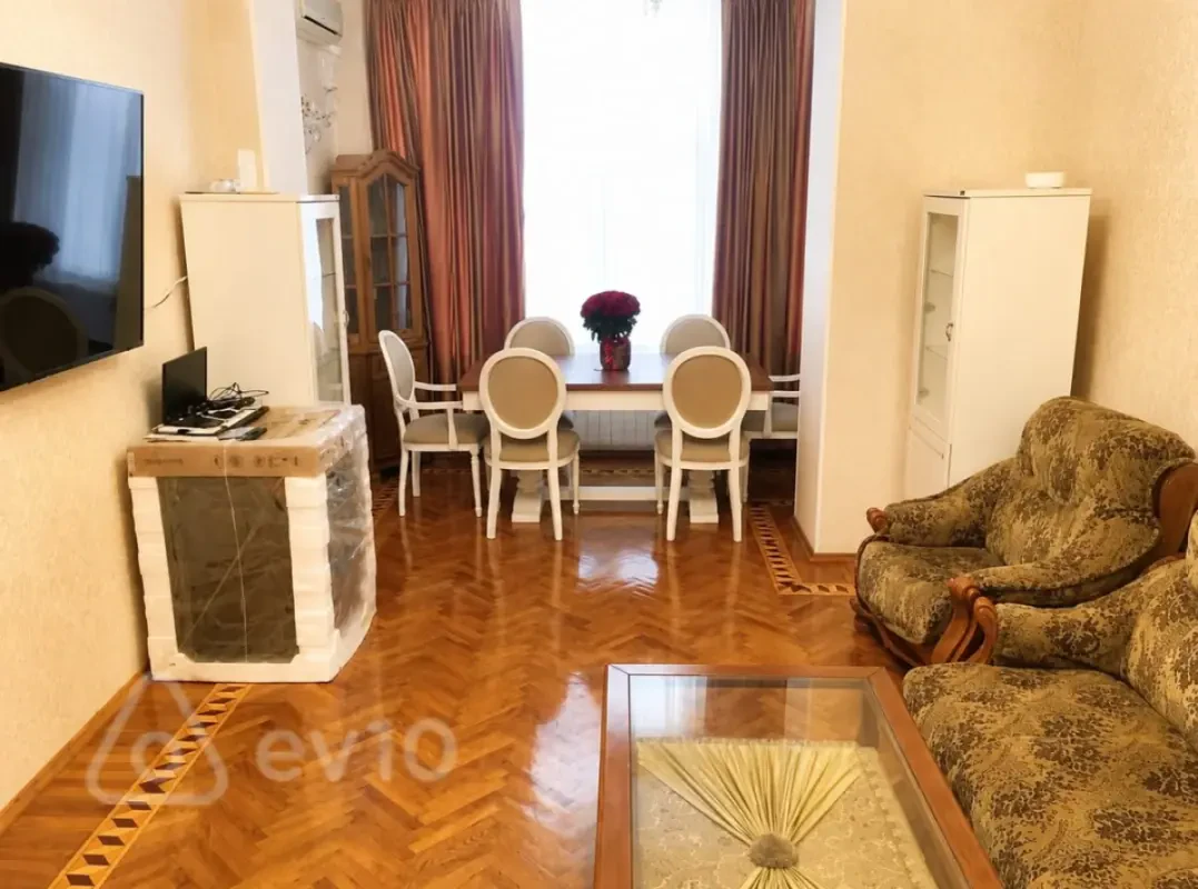 Satılır 3 otaqlı köhnə tikili 120 m²