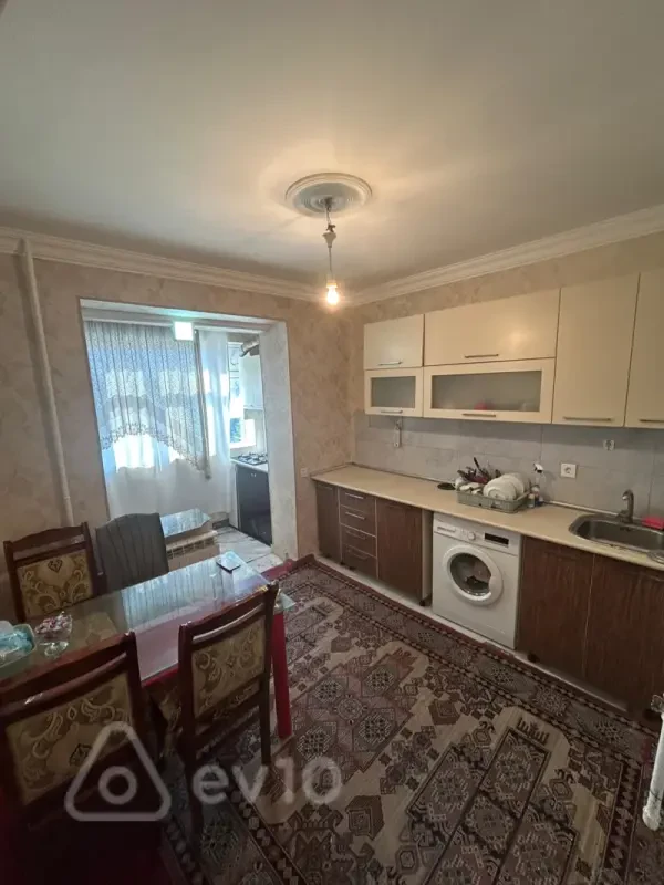 Kirayə verilir 3 otaqlı köhnə tikili 85 m²
