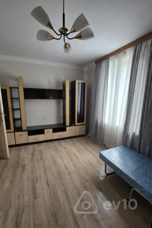 Kirayə verilir 2 otaqlı köhnə tikili 50 m²